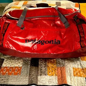 Patagonia 100L Blackhole